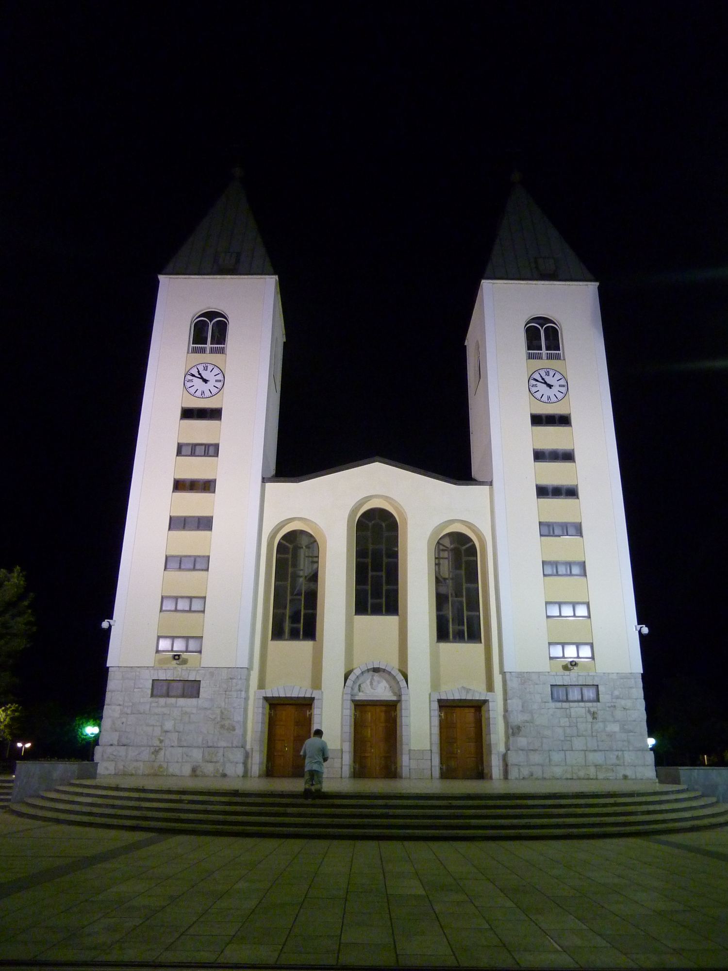 Saint James Church (St. Jakov) Medjugorje - Hotel Pansion Porta - Bosnia Herzegovina - Creative Commons by gnuckx (4694723725).jpg
